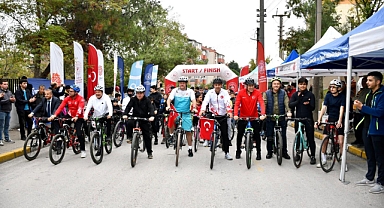 Balıkesir’de Bisiklet Yarışları Heyecanı: Gençler Ter Döktü