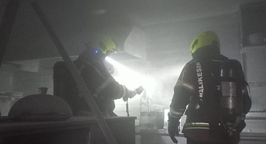 Balıkesir’de işyerinde korkutan yangın: Ekipler kısa sürede müdahale etti