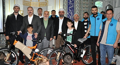 Sabah Namazında Buluşup Bisiklet Kazandılar