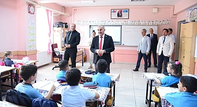 Balıkesir İl Millî Eğitim Müdürü Murat Demir, Ayvalık’ta Okul Ziyaretleri ve Fidan Dikim Etkinliği Gerçekleştirdi