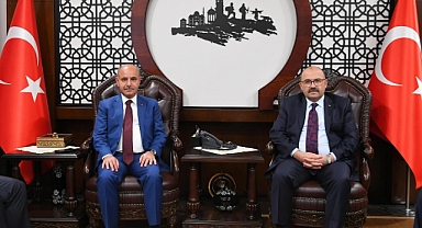 Balıkesir Valiliği’nde Önemli Ziyaret: İçişleri Bakan Yardımcısı Vali Mehmet Aktaş, Vali İsmail Ustaoğlu ile Görüştü