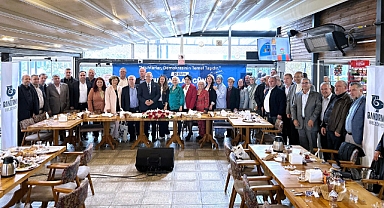 Bandırma Belediyesi’nden Muhtarlara Anlamlı Kutlama