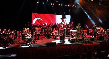 Bando ve Koro Aynı Sahneye Sığmadı: Balıkesir’de Cumhuriyet Aşkı Marşlarla Taşındı