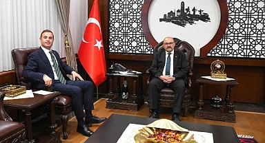 Başkan Ahmet Akın, Vali İsmail Ustaoğlu’nu Kitap Fuarı’na Davet Etti