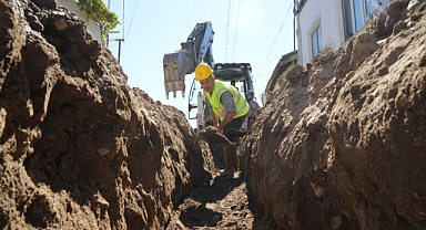 BASKİ Vatandaşı 60 Yıllık İçme Suyu Hatlarından Kurtardı