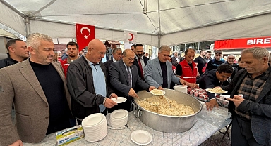 “Bir Damla Kan, Bir Hayat”: Kızılay Haftası’nda Şehitler İçin Pilav Hayrı