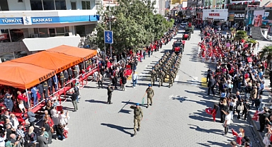 Burhaniye’de Cumhuriyet Ruhu: Meydanlarda 102 Yıllık Gurur