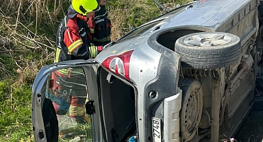 Burhaniye’de Köprüden Düşen Otomobilden Sürücü Kendi İmkânlarıyla Kurtuldu