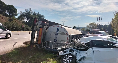 Değirmenboğazı’nda Ayçiçek Yağı Yüklü Tanker Devrildi: 7 Araç Hasar Gördü