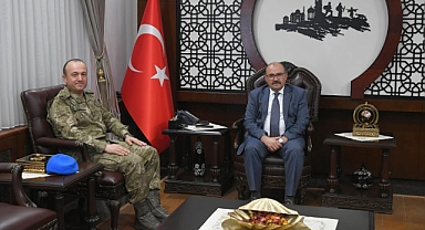 Edremit 19’uncu Komando Tugay Komutanı Vali İsmail Ustaoğlu’nu Ziyaret Etti