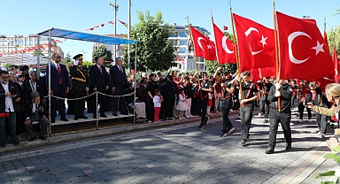 Edremit’te Cumhuriyet’in 102. Yılı Coşkusu