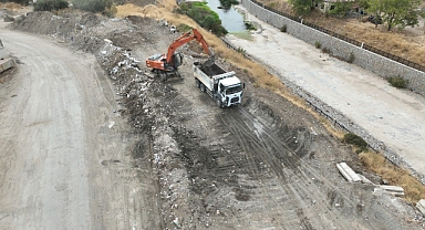 Edremit’te İzinsiz Moloz Temizliği