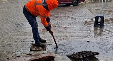 Edremit’te Sağanak Yağışa Karşı Önlemler Sürüyor