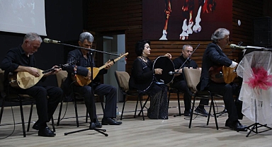 Edremit’te Türk Halk Müziği Gecesi: Şükrü Tunar Kültür Merkezi’nde Unutulmaz Konser