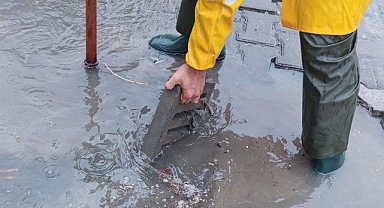 Edremit’te Yağış Mesaisi: Ekipler 7/24 Sahada