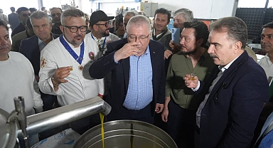 Edremit'te Zeytin Hasatı Coşkusu: Başkan Ertaş ve Kaymakam Odabaş Zeytinyağı Tadımında