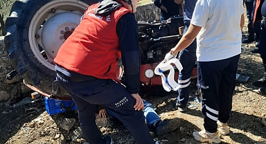 Edremit Zeytinli’de Traktör Devrildi: Vatandaş İtfaiye Tarafından Kurtarıldı