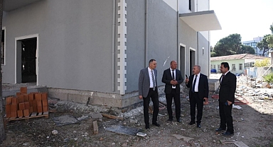 Eğitimde Hem Taziye Hem Takip: Müdür Demir’den Ayvalık’a Ziyaret