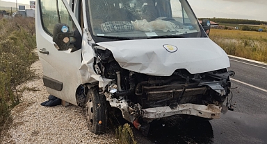 Gönen’de Öğrenci Servisi ile Otomobil Çarpıştı: 2 Kişi Hayatını Kaybetti, 7 Öğrenci Yaralandı