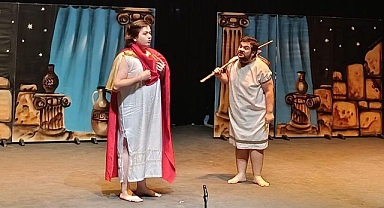 “Hades’e Yolculuk” Balıkesir’de Absürt Komedinin Zirvesine Taşındı