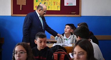 Karesi’de Eğitim Buluşması: Vali Ustaoğlu’ndan Öğrencilere Okuma Çağrısı