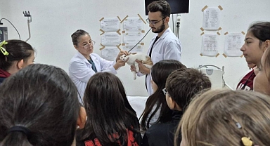 Karesi Necip Fazıl Kısakürek Ortaokulu Öğrencilerinden Anlamlı Ziyaret: Hayvan Sevgisi ve Farkındalık Bir Arada