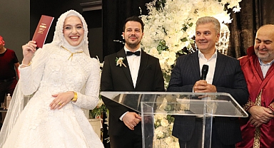 Mustafa Canbey, Nikâh Törenine Katılarak Genç Çifte Şahitlik Etti