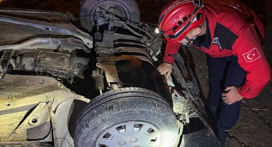 Savaştepe Balıkesir Yolunda Tek Taraflı Kaza: Sıkışan Sürücü İtfaiye Tarafından Kurtarıldı