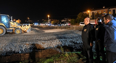 Sındırgı'da Deprem Sonrası Yaşam Konteyneri Kurulum Çalışmaları Vali ve AFAD Başkanı Tarafından İncelendi