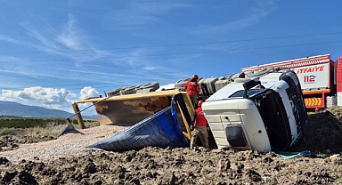 Susurluk’ta Tek Taraflı Trafik Kazası: Araçta Sıkışan Sürücü Kurtarıldı