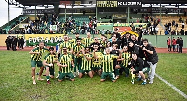 1966 Edremitspor Sahasında Farklı Kazandı: 4-0’lık Galibiyetle Taraftar Coştu