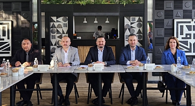 Ak Parti Balıkesir Teşkilatı Ayvalık’ta İlçe Başkanları Toplantısında Bir Araya Geldi