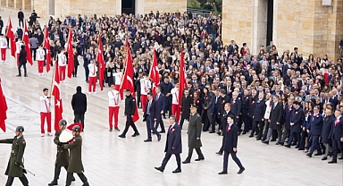 Bakan Yusuf Tekin, 81 İlden Öğretmenlerle Anıtkabir’de: Balıkesirli Öğretmenler de Ziyarette Yer Aldı