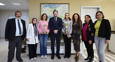 Balıkesir 3. Kamu Spor Oyunları’nda Çifte Başarı: Müdür Dr. Miraç Çavdar, Derece Alan Personelle Bir Araya Geldi