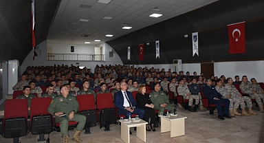 Balıkesir’de 9. Ana Jet Üs Komutanlığı’nda Atatürk’ün İzinde Anlamlı Konferans