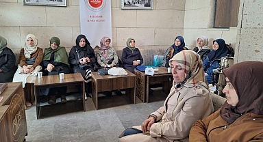 Balıkesir İl Müftülüğünde Cuma Buluşmaları Devam Ediyor: Aile ve Dini Rehberlik Bürosunda Sohbet Programı Yoğun İlgi Gördü