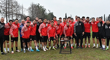Balıkesirspor, Altay Deplasmanına Hazırlanıyor: Kuban Altunbudak’a Sürpriz Kutlama