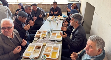 Balya’da Dayanışma Buluşması: Başkan Orhan Gaga Göktepe Mahallesi’ndeki Hayır Yemeğine Katıldı