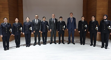 Bandırma Onyedi Eylül Üniversitesi’nde Denizcilik Fakültesi Öğrencileri Üniformalarını Gururla Giydi