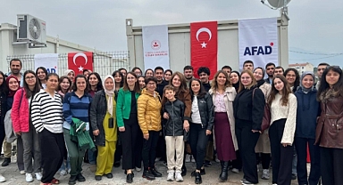 BAÜN’den Sındırgı’ya Anlamlı Ziyaret: Sağlık Bilimleri Fakültesi Depremzedelere Psikososyal Destek Verdi