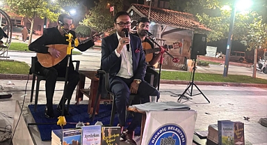 Bigadiç Kitap Günleri’nde Cumhuriyet Coşkusu: Şiir ve Şarkılarla Unutulmaz Gece