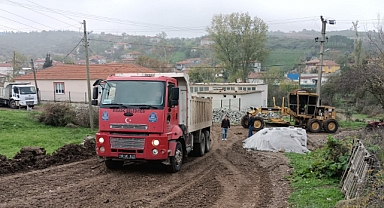 Bigadiç’te Kırsal Ulaşım Güçleniyor: Arazi Yollarında Yoğun Çalışma Mesaisi