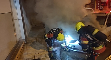 Burhaniye’de Cadde Üzerinde Çıkan Araç Yangını Korkuttu