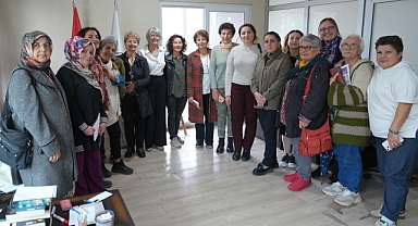 Burhaniye’de Kadınlar İngilizceyi Etkileşimli Atölyede Öğreniyor