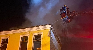 Burhaniye’de Metruk Bina Yangını Kısa Sürede Kontrol Altına Alındı