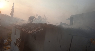 Dursunbey’de Ev Yangınına Hızlı Müdahale: Büyükşehir İtfaiyesi Alevleri Kontrol Altına Aldı