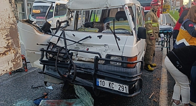 E87 Karayolu Akçay Işıklarında Zincirleme Kaza: Çok Sayıda Yaralı, Bir Kişi Araç İçerisinden Kurtarıldı