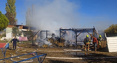 Edremit Cennetayağı Mahallesi’nde Saman Damı Yangını