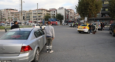 Edremit’te 7’den 77’ye Atatürk’e Vefa: Cumhuriyet Meydanı’nda Duygusal Tören