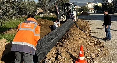 Edremit’te Altyapı Çalışmaları Sürüyor: Eroğlan Mahallesi’nde Yağmursuyu Hattı Yenileniyor